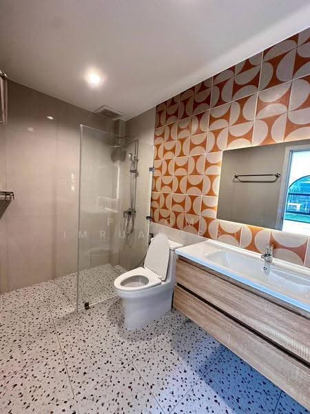 4-BR Townhouse, Bangkok, Huai Khwang, Bangkok, 4 Bedrooms, 226 sqm, Townhouse For Sale, by Phoom Imruangsri, 500664656 - DDproperty.com