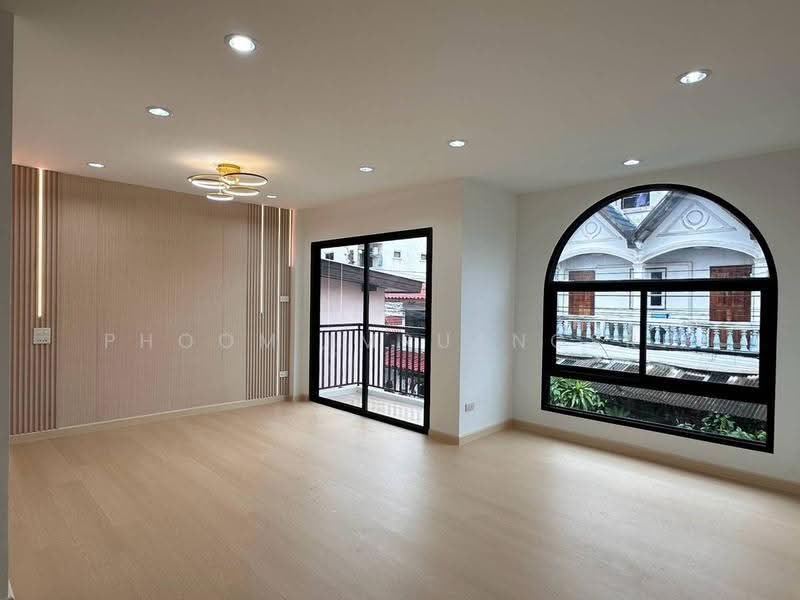 4-BR Townhouse, Bangkok, Huai Khwang, Bangkok, 4 Bedrooms, 226 sqm, Townhouse For Sale, by Phoom Imruangsri, 500664656 - DDproperty.com