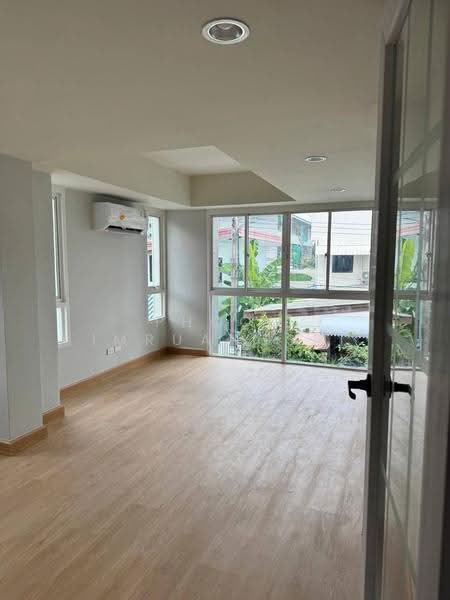 3-BR Townhouse, Bangkok, Khlong Tan Nua, Watthana, Bangkok, 3 Bedrooms, 178 sqm, Townhouse For Rent, by Phoom Imruangsri, 500664662 - DDproperty.com