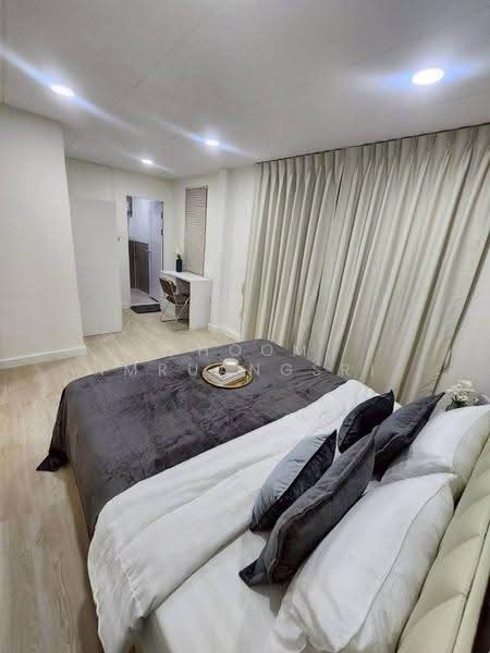 5-BR House, Bangkok, Samsen Nok, Huai Khwang, Bangkok, 5 Bedrooms, 410 sqm, Single Detached House For Rent, by Phoom Imruangsri, 500664676 - DDproperty.com