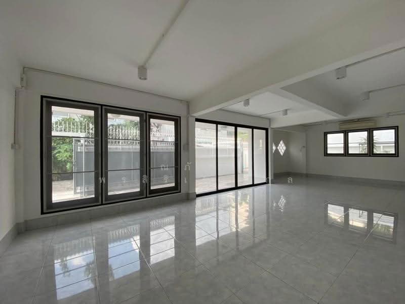 ให้เช่าโฮมออฟฟิศ2ชั้น 220 ตรม. ที่จอดในบ้าน7คัน ลาดพร้าว รัชดา ห้วยขวาง ใกล้รถไฟฟ้า (TO8-3926), Bangkok, Samsen Nok, Huai Khwang, Bangkok, , 220 sqm, Shophouse For Rent, by ณภัทร พรสิริเมธากุล, 500665208 - DDproperty.com