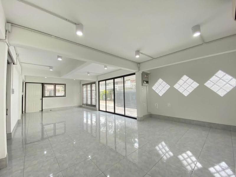 ให้เช่าโฮมออฟฟิศ2ชั้น 220 ตรม. ที่จอดในบ้าน7คัน ลาดพร้าว รัชดา ห้วยขวาง ใกล้รถไฟฟ้า (TO8-3926), Bangkok, Samsen Nok, Huai Khwang, Bangkok, , 220 sqm, Shophouse For Rent, by ณภัทร พรสิริเมธากุล, 500665208 - DDproperty.com