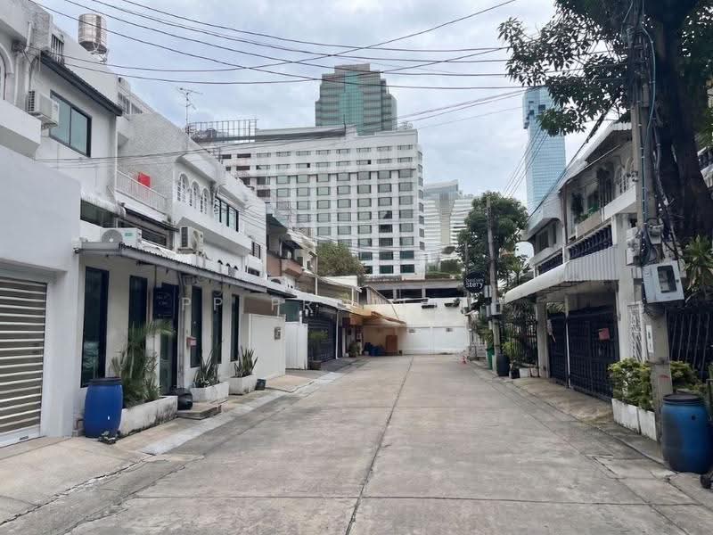 ให้เช่าบ้าน 4 ชั้น ซอยคอนแวนต์ สีลม–สาทร เยื้องโรงพยาบาล BNH, Bangkok, Silom, Bang Rak, Bangkok, , 380 sqm, Shophouse For Rent, by PP Property, 500665407 - DDproperty.com