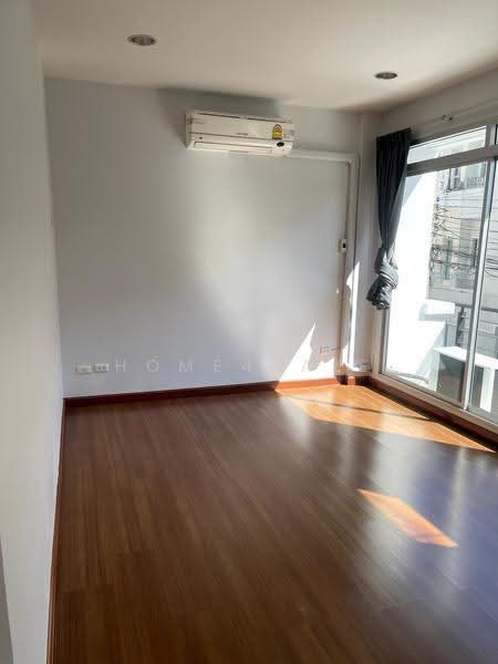Baan Klang Muang Swiss Town Kaset-Nawamin, Bangkok, Soi Moobaan Klang Mueng, Chorake Bua, Lat Phrao, Bangkok, 3 Bedrooms, 175 sqm, Townhouse For Sale, by Home4Sale, 500665691 - DDproperty.com