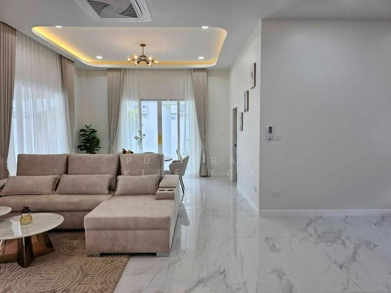 3-BR House, Chon Buri (Pattaya), Bang Lamung, Bang Lamung (Pattaya), Chon Buri (Pattaya), 3 Bedrooms, 260 sqm, Single Detached House For Sale, by Puttirat Kleebyam, 500666119 - DDproperty.com