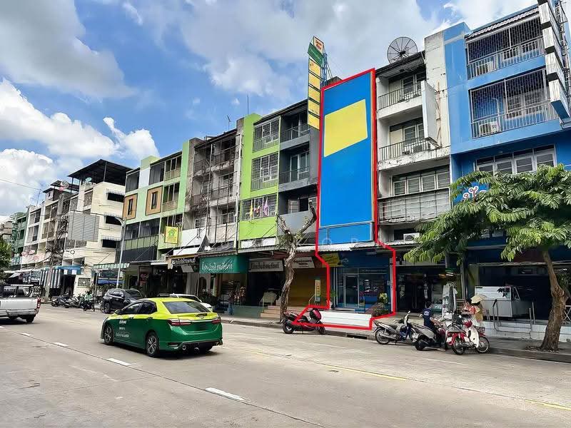 ขายอาคารพาณิชย์ ติดถนนลาดพร้าววังหิน พร้อมผู้เช่า 23,000 /เดือน มีรายได้ทันที สัญญาระยะยาว เหมาะค้าข, กรุงเทพ, ลาดพร้าว, กรุงเทพ, 272 ตร.ม., ตึกแถว-อาคารพาณิชย์ ขาย, โดย Khun Korn, 500666353 - DDproperty.com