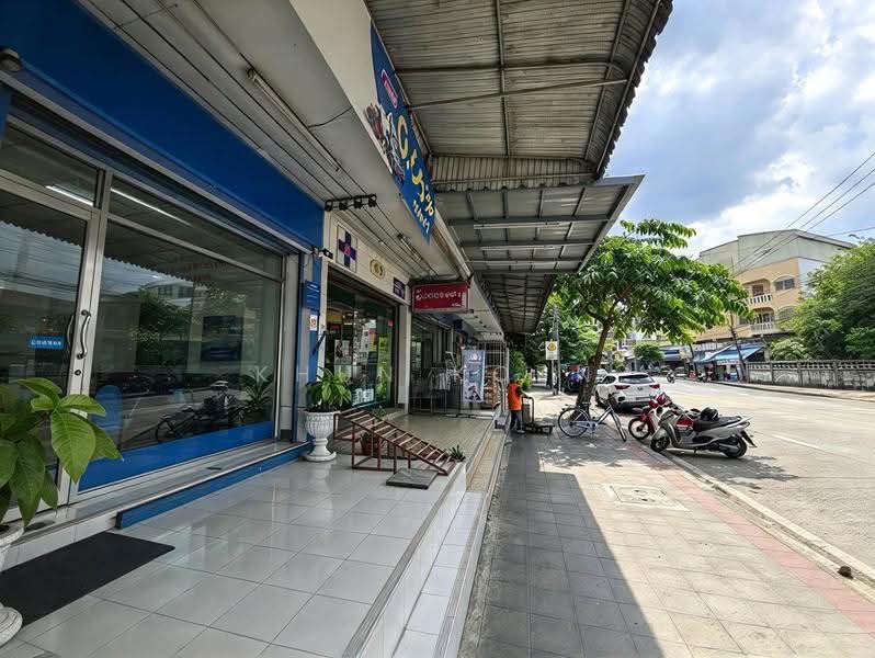 ขายอาคารพาณิชย์ ติดถนนลาดพร้าววังหิน พร้อมผู้เช่า 23,000 /เดือน มีรายได้ทันที สัญญาระยะยาว เหมาะค้าข, กรุงเทพ, ลาดพร้าว, กรุงเทพ, 272 ตร.ม., ตึกแถว-อาคารพาณิชย์ ขาย, โดย Khun Korn, 500666353 - DDproperty.com