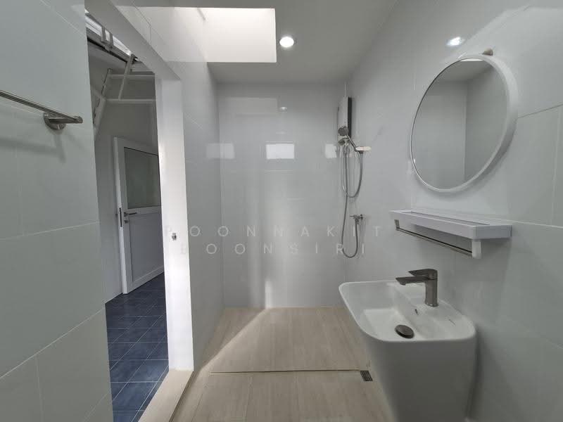 Commercial building for rent, Sukhumvit 66/1, near BTS Udom Suk, Bangkok, สุขุมวิท, Bang Na Nuea, Bang Na, Bangkok, , 200 sqm, Shophouse For Rent, by Poonnakit Boonsiri, 500667296 - DDproperty.com