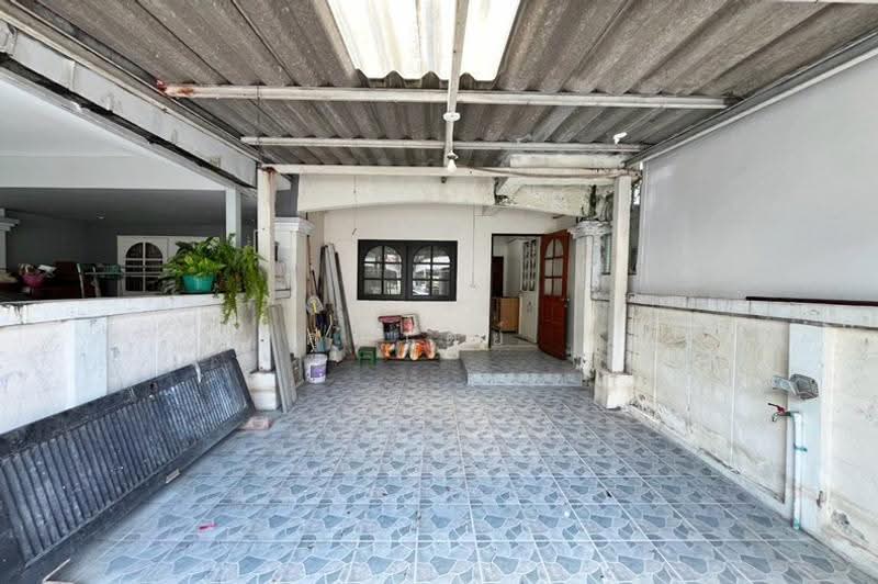 Moobaan The Master Royal, Soi Chaloem Phrakiat 53, Bangkok, Phatthanakan Road, Prawet, Bangkok, 2 Bedrooms, 120 sqm, Townhouse For Sale, by คุณเดย์, 500667923 - DDproperty.com