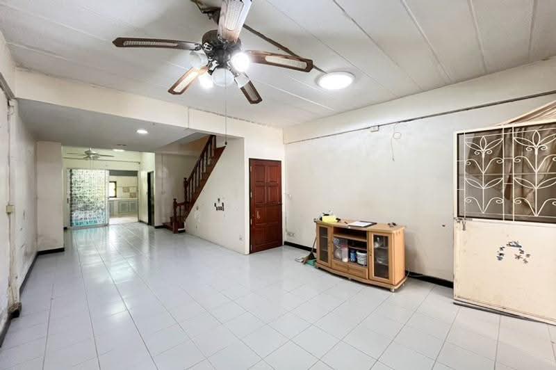 Moobaan The Master Royal, Soi Chaloem Phrakiat 53, Bangkok, Phatthanakan Road, Prawet, Bangkok, 2 Bedrooms, 120 sqm, Townhouse For Sale, by คุณเดย์, 500667923 - DDproperty.com