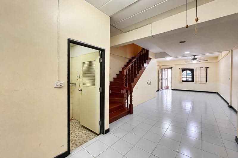 Moobaan The Master Royal, Soi Chaloem Phrakiat 53, Bangkok, Phatthanakan Road, Prawet, Bangkok, 2 Bedrooms, 120 sqm, Townhouse For Sale, by คุณเดย์, 500667923 - DDproperty.com