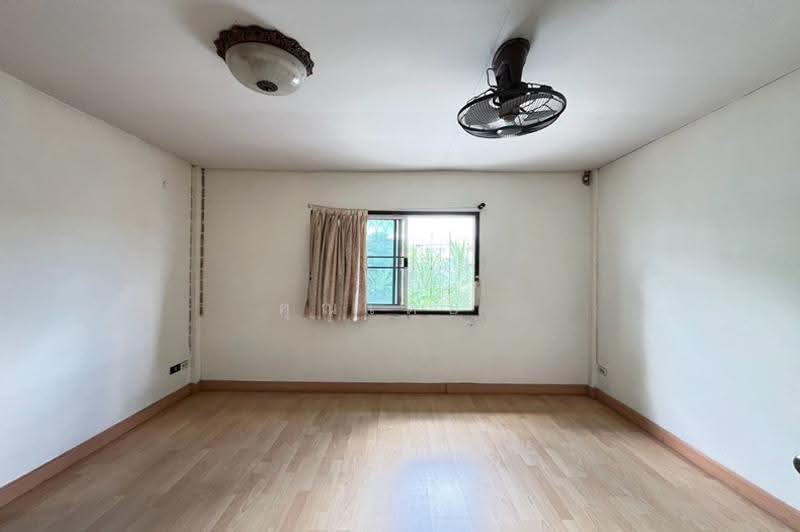 Moobaan The Master Royal, Soi Chaloem Phrakiat 53, Bangkok, Phatthanakan Road, Prawet, Bangkok, 2 Bedrooms, 120 sqm, Townhouse For Sale, by คุณเดย์, 500667923 - DDproperty.com