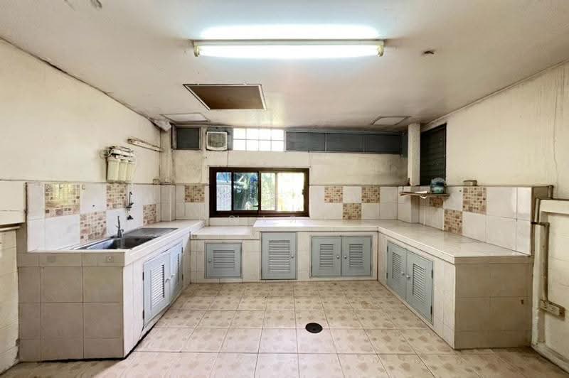 Moobaan The Master Royal, Soi Chaloem Phrakiat 53, Bangkok, Phatthanakan Road, Prawet, Bangkok, 2 Bedrooms, 120 sqm, Townhouse For Sale, by คุณเดย์, 500667923 - DDproperty.com