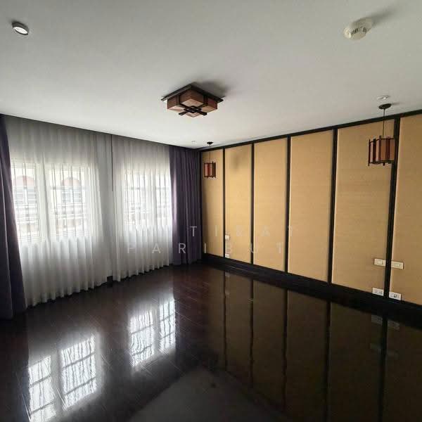 4 BR townhouse, Bangkok, Thung Maha Mek, Sathon, Bangkok, 4 Bedrooms, 300 sqm, Townhouse For Sale, by Thitirat Paribut, 500672165 - DDproperty.com