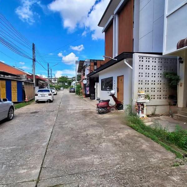 Commercial building in front of Montfort Secondary School, Chiang Mai, Tha Sa La, Muang Chiang Mai, Chiang Mai, , 540 sqm, Shophouse For Sale, by Shori Asset Group Co., Ltd., 500681712 - DDproperty.com