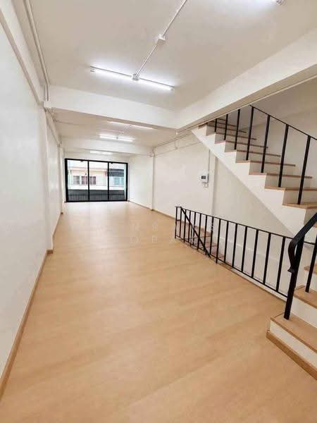 3-BR House, Bangkok, Ban Chang Lo, Bangkok Noi, Bangkok, 3 Bedrooms, 230 sqm, Single Detached House For Rent, by Chalita Chamchoy, 500684339 - DDproperty.com
