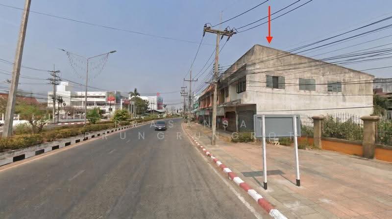 บริเวณรอบข้างตึกอาคารพาณิชย์