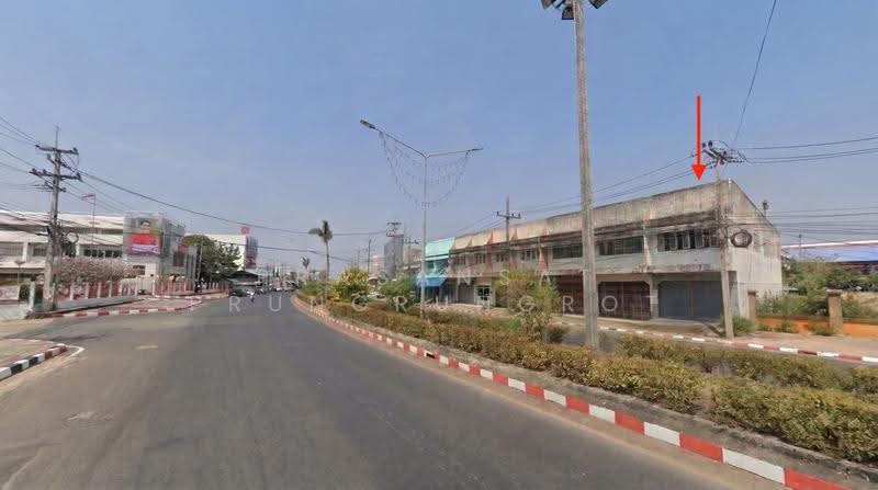 บริเวณรอบข้างตึกอาคารพาณิชย์