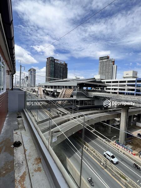 ตรงข้าม BTS สีเหลือง สถานีลาดพร้าว