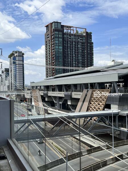 BTS สีเหลือง และ MTR ลาดพร้าว