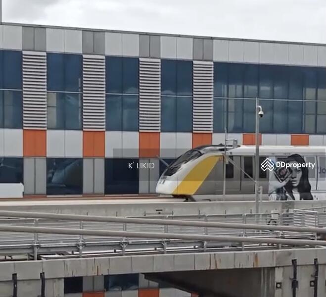 BTS สีเหลือง และ MRT ลาดพร้าว