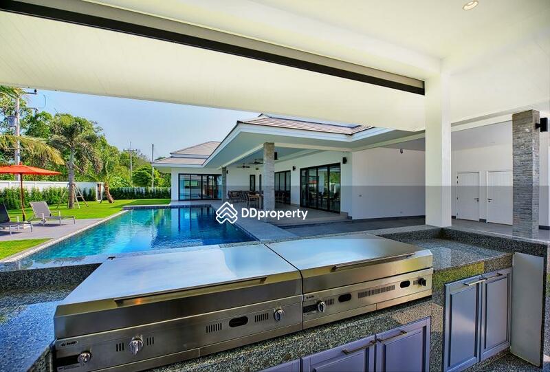 Fully fitted BBQ/Thai kitchen