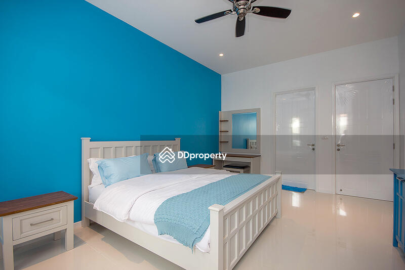 Bedroom #2 with en-suite bathroom