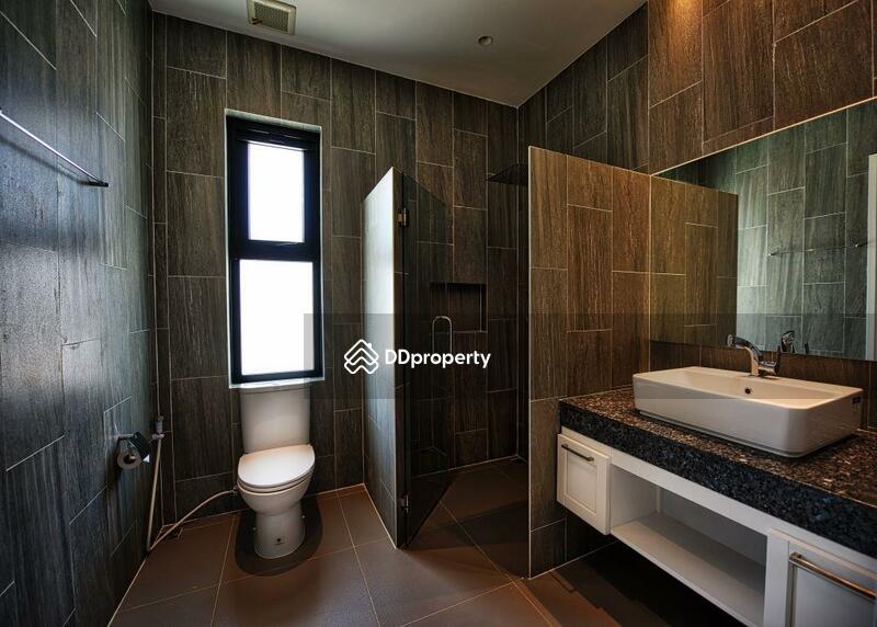 Bedroom #2 with en-suite bathroom