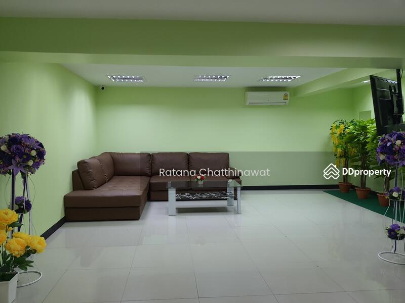 Office Building Ratchadapisek road, Bangkok, รัชดาภิเษก, Samsen Nok, Huai Khwang, Bangkok, , 1,620 sqm, Shophouse For Rent, by Ratana Chatthinawat, 5352572 - DDproperty.com