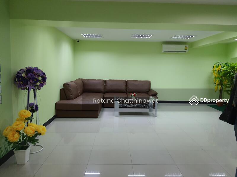 Office Building Ratchadapisek road, Bangkok, รัชดาภิเษก, Samsen Nok, Huai Khwang, Bangkok, , 1,620 sqm, Shophouse For Rent, by Ratana Chatthinawat, 5352572 - DDproperty.com