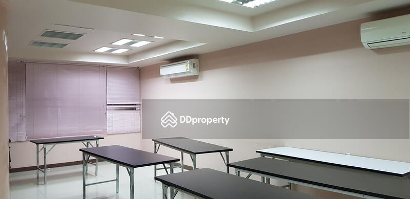 Office Building Ratchadapisek road, Bangkok, รัชดาภิเษก, Samsen Nok, Huai Khwang, Bangkok, , 1,620 sqm, Shophouse For Rent, by Ratana Chatthinawat, 5352572 - DDproperty.com