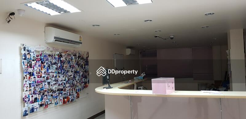 Office Building Ratchadapisek road, Bangkok, รัชดาภิเษก, Samsen Nok, Huai Khwang, Bangkok, , 1,620 sqm, Shophouse For Rent, by Ratana Chatthinawat, 5352572 - DDproperty.com