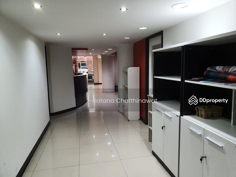 Office Building Ratchadapisek road, Bangkok, รัชดาภิเษก, Samsen Nok, Huai Khwang, Bangkok, , 1,620 sqm, Shophouse For Rent, by Ratana Chatthinawat, 5352572 - DDproperty.com