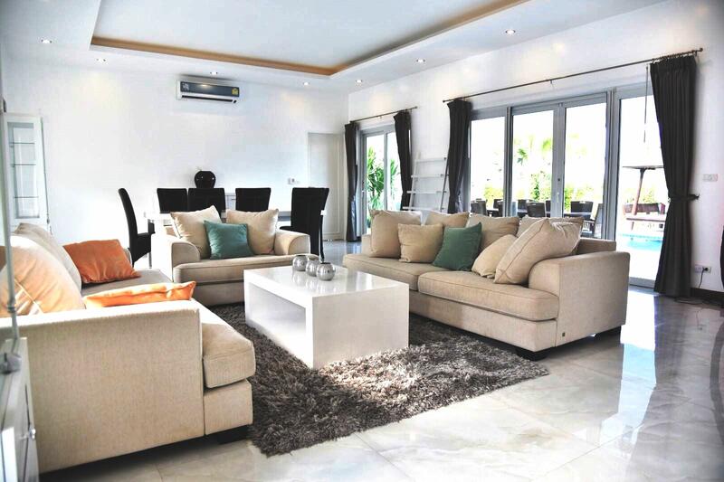 Spacious living room