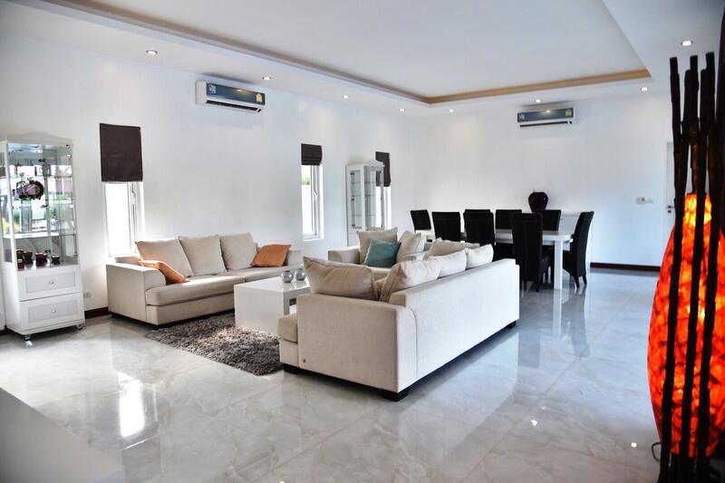 Spacious living room