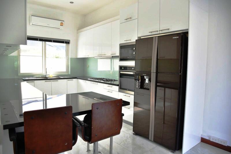 Fully fitted Danish design kitchen