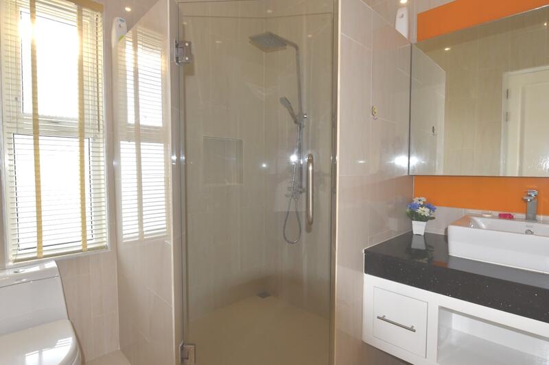 Ensuite bathroom #2 (also guest washroom)