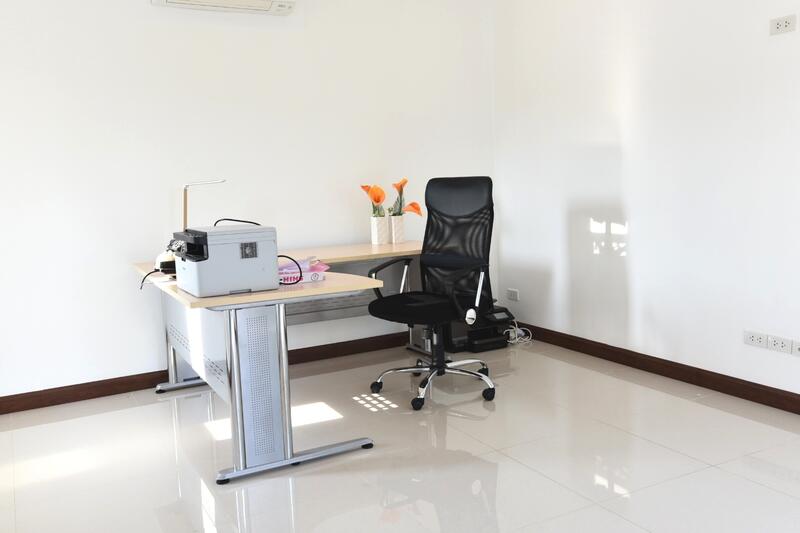 Guesthouse bedroom#2 (Office)