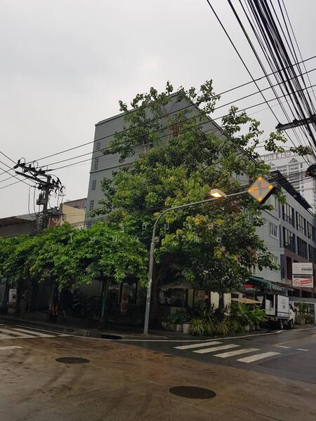 ขายอาคารสูง 4 ชั้นติดซอยสุขุมวิท 19 เนื้อที่ 71 ตรว.พื้นที่ใช้สอย 800 ตรม.เหมาะทำสำนักงานโชว์รูม, กรุงเทพ, สุขุมวิท, คลองเตยเหนือ, วัฒนา, กรุงเทพ, 800 ตร.ม., ตึกแถว-อาคารพาณิชย์ ขาย, โดย ณัฐธยาน์ ไชยวรุตย์, 5857727 - DDproperty.com