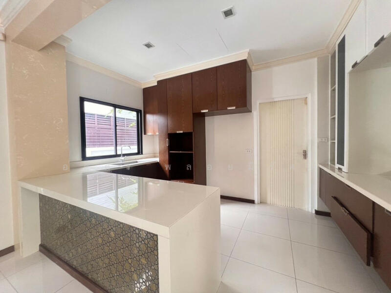 Urban Residence : เออร์เบิร์น เรสซิเดนซ์, กรุงเทพ, New Petchaburi Road, Bang Kapi, Huai Khwang, Bangkok, บางกะปิ, ห้วยขวาง, กรุงเทพ, 550 ตร.ม., คอนโด ให้เช่า, โดย อดิศร พลอยมีรัศมี, 60002216 - DDproperty.com