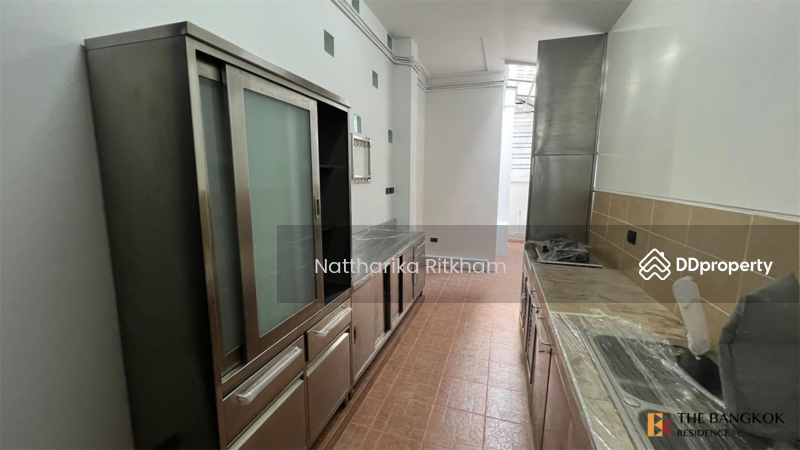 For Rent - Rare luxury! 5bed detached house on sukhumvit 26 near bts phrom phong, Bangkok