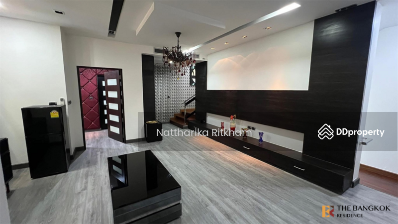 For Rent - Rare luxury! 5bed detached house on sukhumvit 26 near bts phrom phong, Bangkok