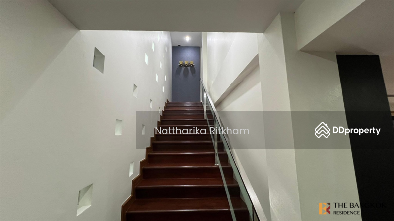 For Rent - Rare luxury! 5bed detached house on sukhumvit 26 near bts phrom phong, Bangkok
