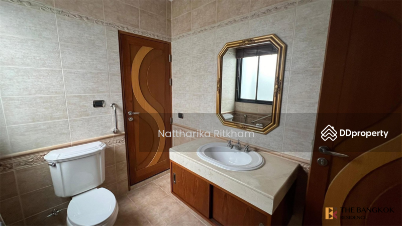 For Rent - Rare luxury! 5bed detached house on sukhumvit 26 near bts phrom phong, Bangkok