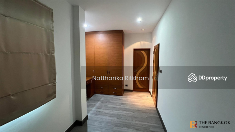 For Rent - Rare luxury! 5bed detached house on sukhumvit 26 near bts phrom phong, Bangkok