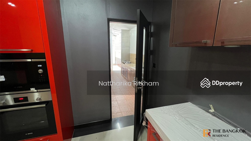 For Rent - Rare luxury! 5bed detached house on sukhumvit 26 near bts phrom phong, Bangkok