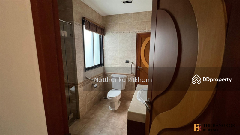 For Rent - Rare luxury! 5bed detached house on sukhumvit 26 near bts phrom phong, Bangkok