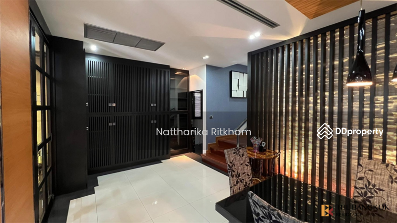 For Rent - Rare luxury! 5bed detached house on sukhumvit 26 near bts phrom phong, Bangkok