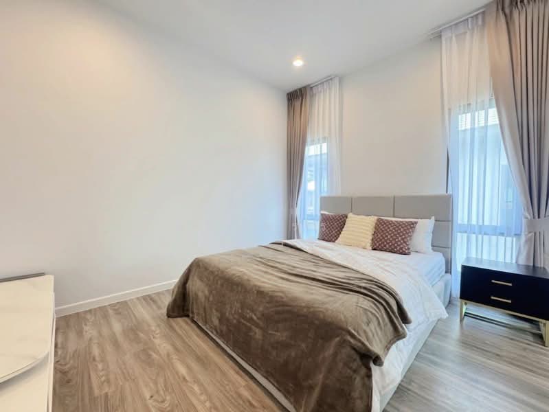 Burasiri Krungthep Kreetha, Bangkok, 95 Soi Pracha Ruam Chai, Hua Mak, Bang Kapi, Bangkok, 1 Bedroom, 196 sqm, Single Detached House For Rent, by Rattapon Sivamok, 60003672 - DDproperty.com