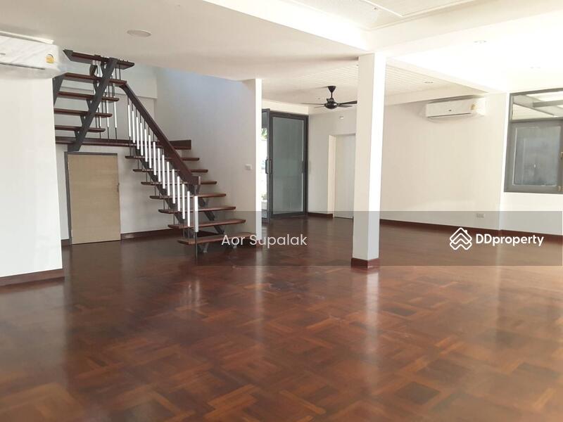 For Rent - Detached 4 bedroom House with large garden and pool for rent, Bangkok